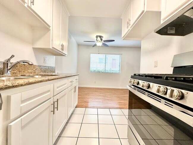 Foto del edificio - 10206 Independence Ave Chatsworth, CA 91311