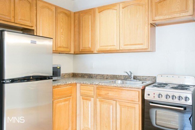 Building Photo - 309 West 30th Street