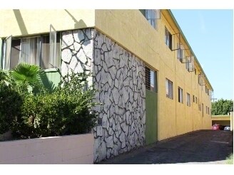 Foto del edificio - College Manor