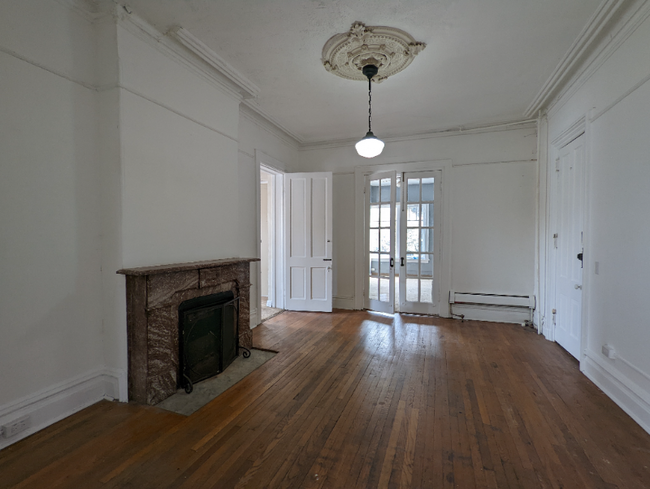 Building Photo - 346 S Rose St