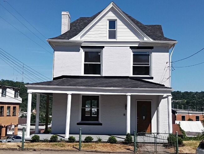 "Spacious 4-Bedroom Gem in Homestead – 2090 Sq Ft of Comfort!" - "Spacious 4-Bedroom Gem in Homestead – 2090 Sq Ft of Comfort!"