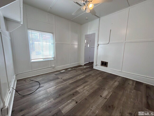 Building Photo - 1027 1/2 West 2nd St-