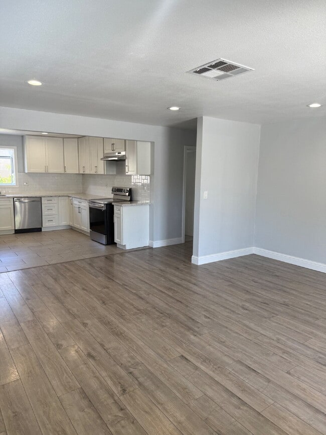 Building Photo - Charming 4-Bedroom, 2-Bath Country Home wi...