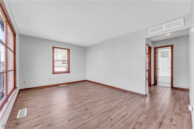 Foto del edificio - 5607 Allanwood Dr