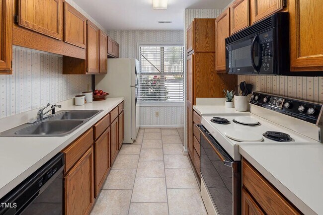 Foto del edificio - Townhouse in Woodcroft!