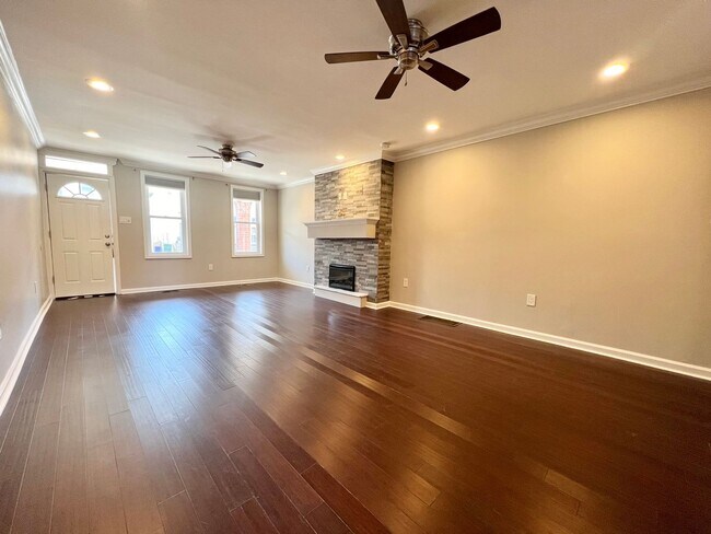 Building Photo - Updated Home In Convenient Location