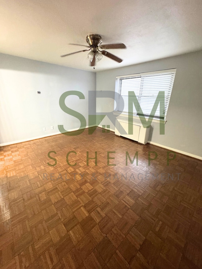 Building Photo - Updated 2BR/2BA on Bardstown Road with all utilities included now available!