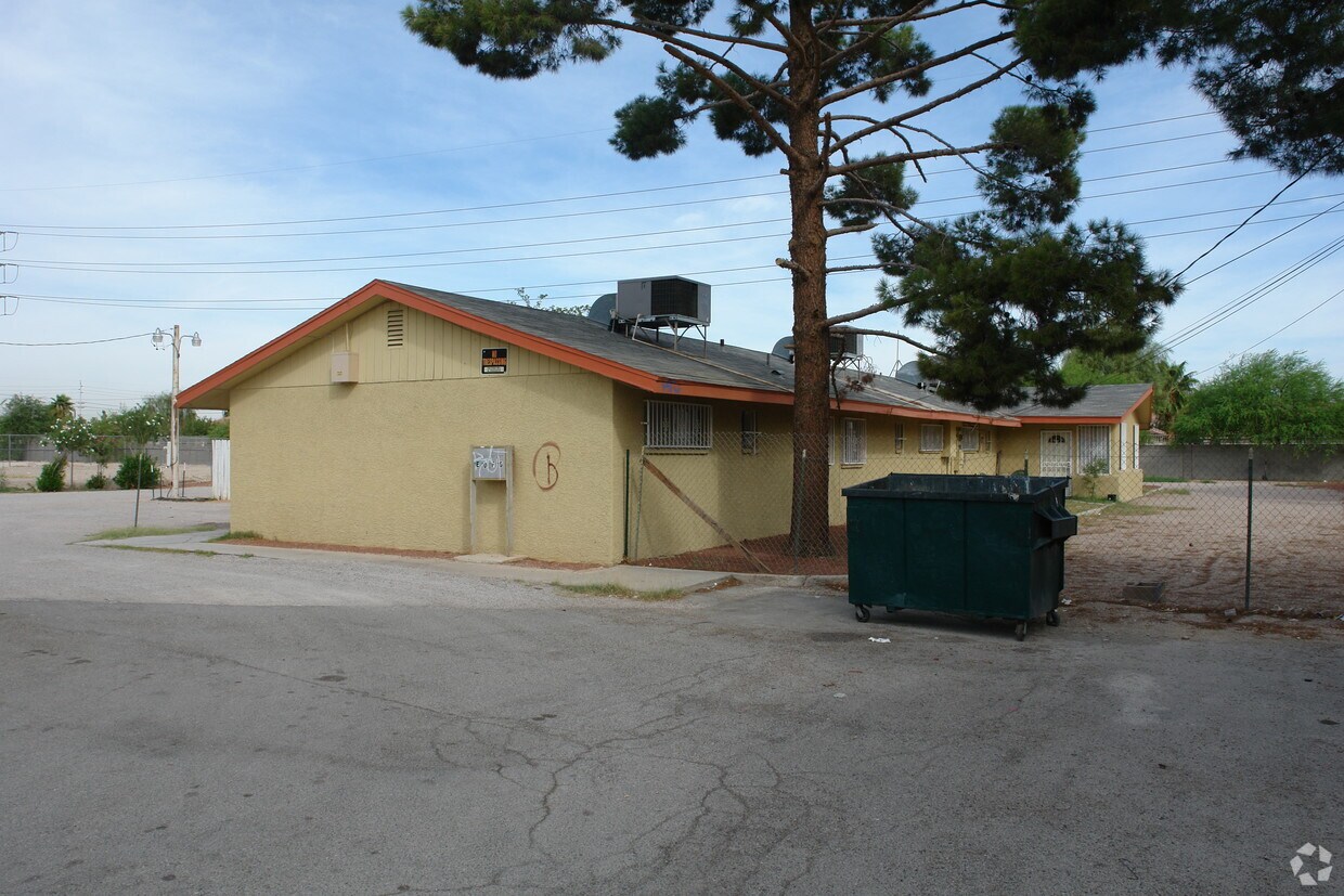Building Photo - 2600 E Bonanza Rd