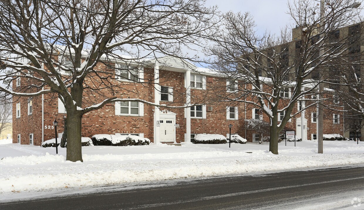 Foto del edificio - 527 E Market St