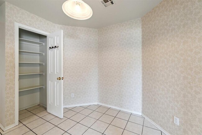 Foto del edificio - 2013 Cedar Meadow Ln