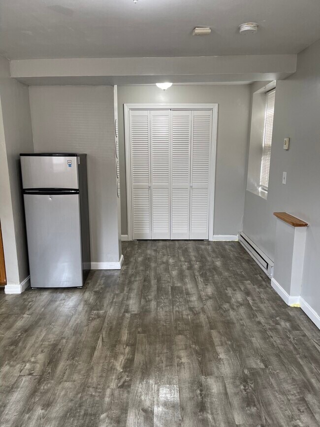 Building Photo - 879 Beacon St