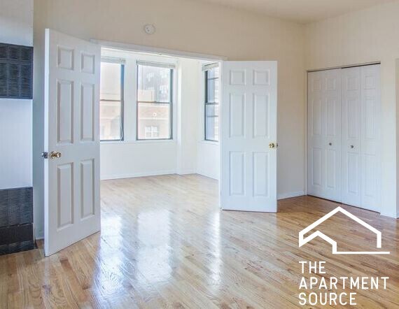 Photo - 4242 N Sheridan Rd Apartment