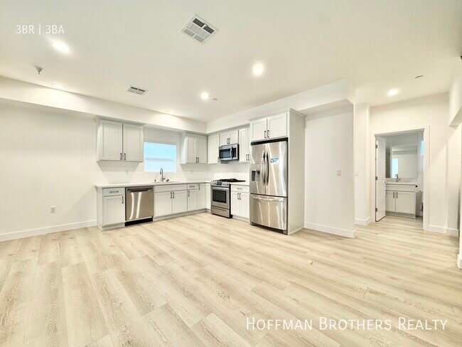 Foto del edificio - 14250 1/2 Roscoe Blvd-A