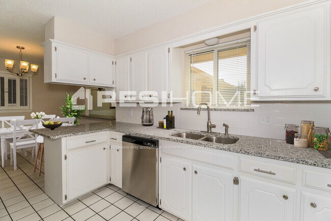 Foto del edificio - 8709 Candlewood Dr