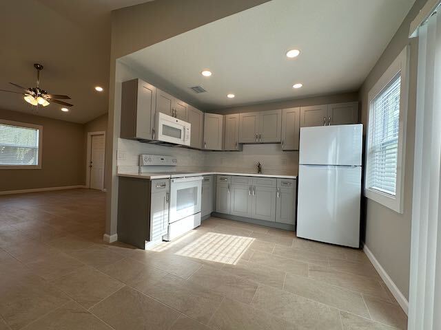 Foto del edificio - 3166 SE Garden St