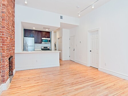 Primary Photo - 15 Sidney Pl