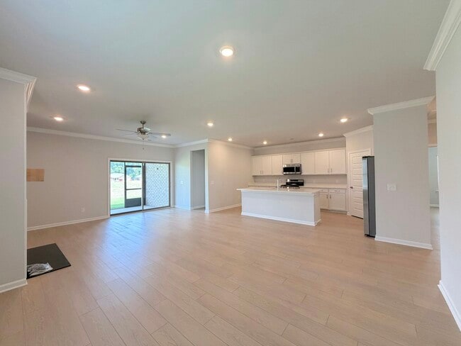 Building Photo - 121 Clift Crk Dr