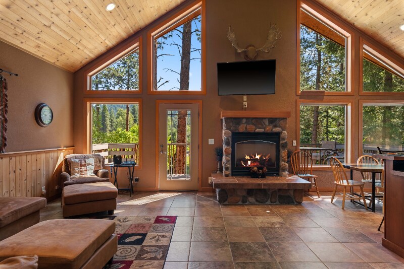 Foto principal - 16299 River Rd