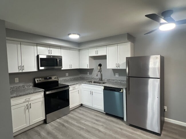 Building Photo - 4644 Burkhardt Ave