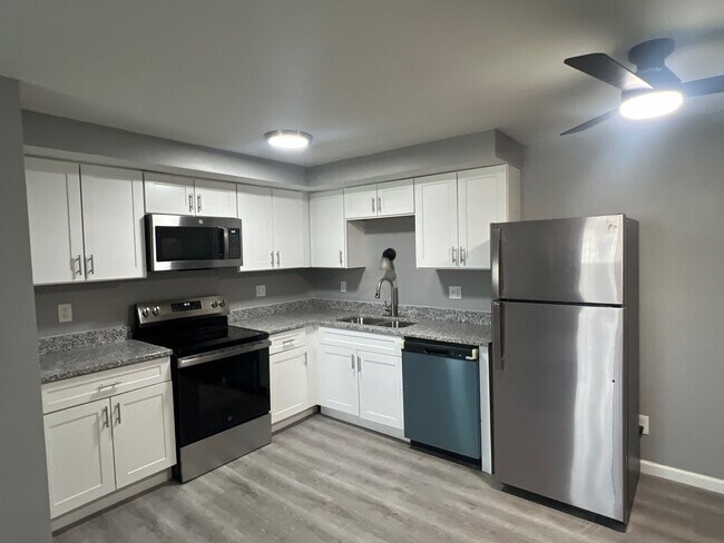 Foto del edificio - 4644 Burkhardt Ave