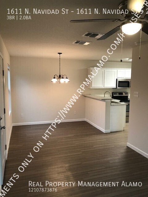 Building Photo - 1611 N Navidad St