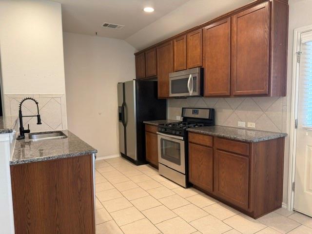 Foto del edificio - 571 Dragon Ridge Rd