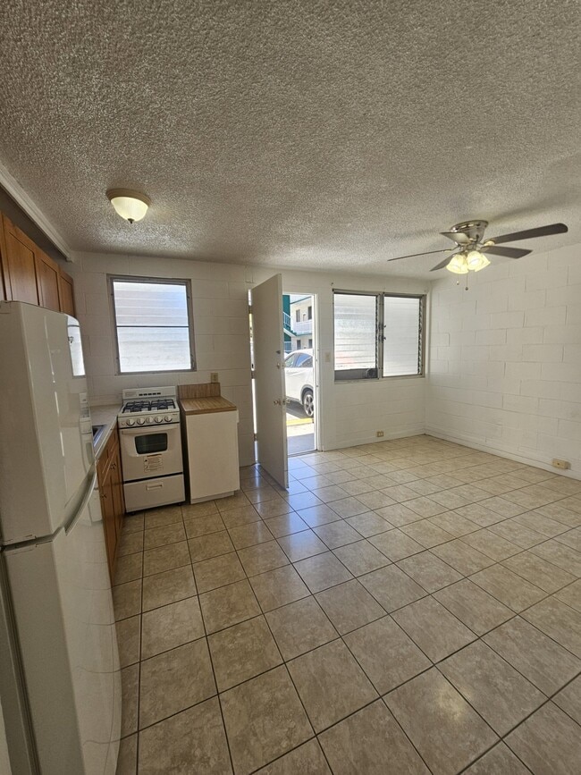 Building Photo - 809 Kinau St