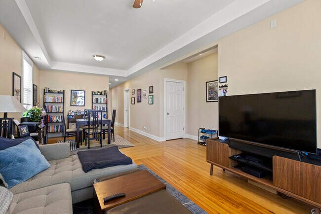 Building Photo - Impeccably maintained 2bd with private bal...