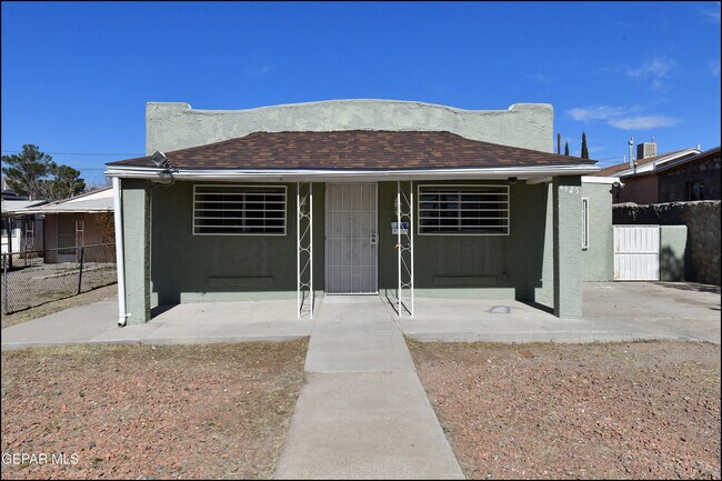 Building Photo - 4425 La Luz Ave