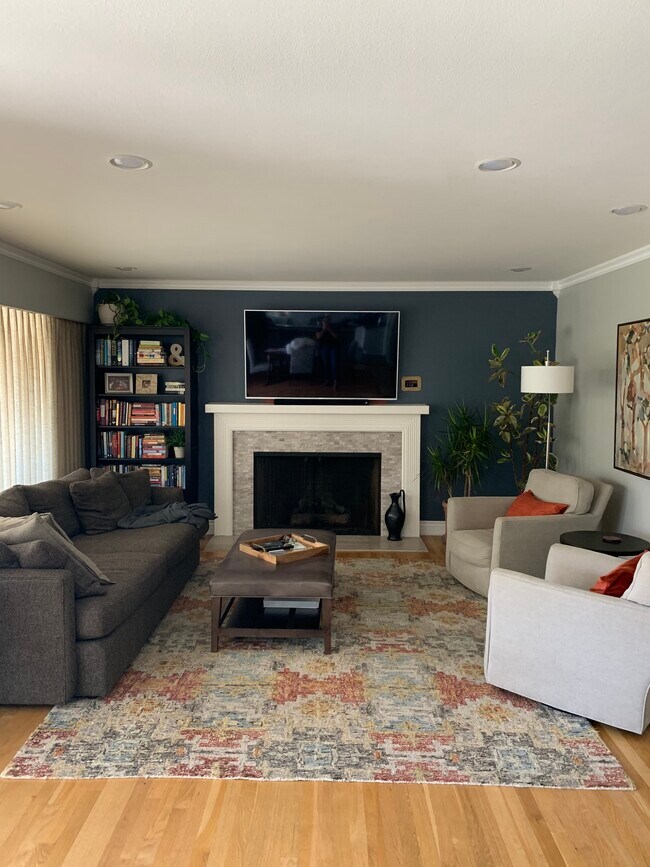 Building Photo - 1688 Bel Air Ave