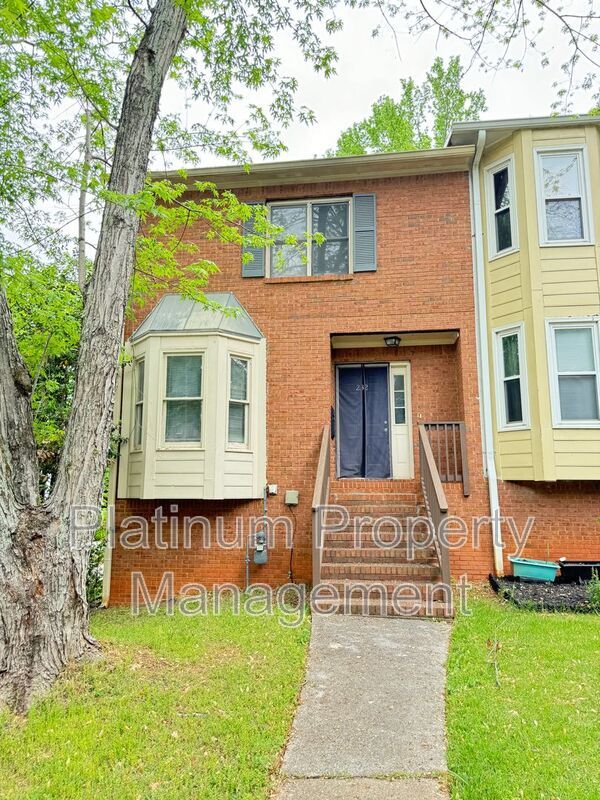 Primary Photo - 232 Hembree Park Terrace