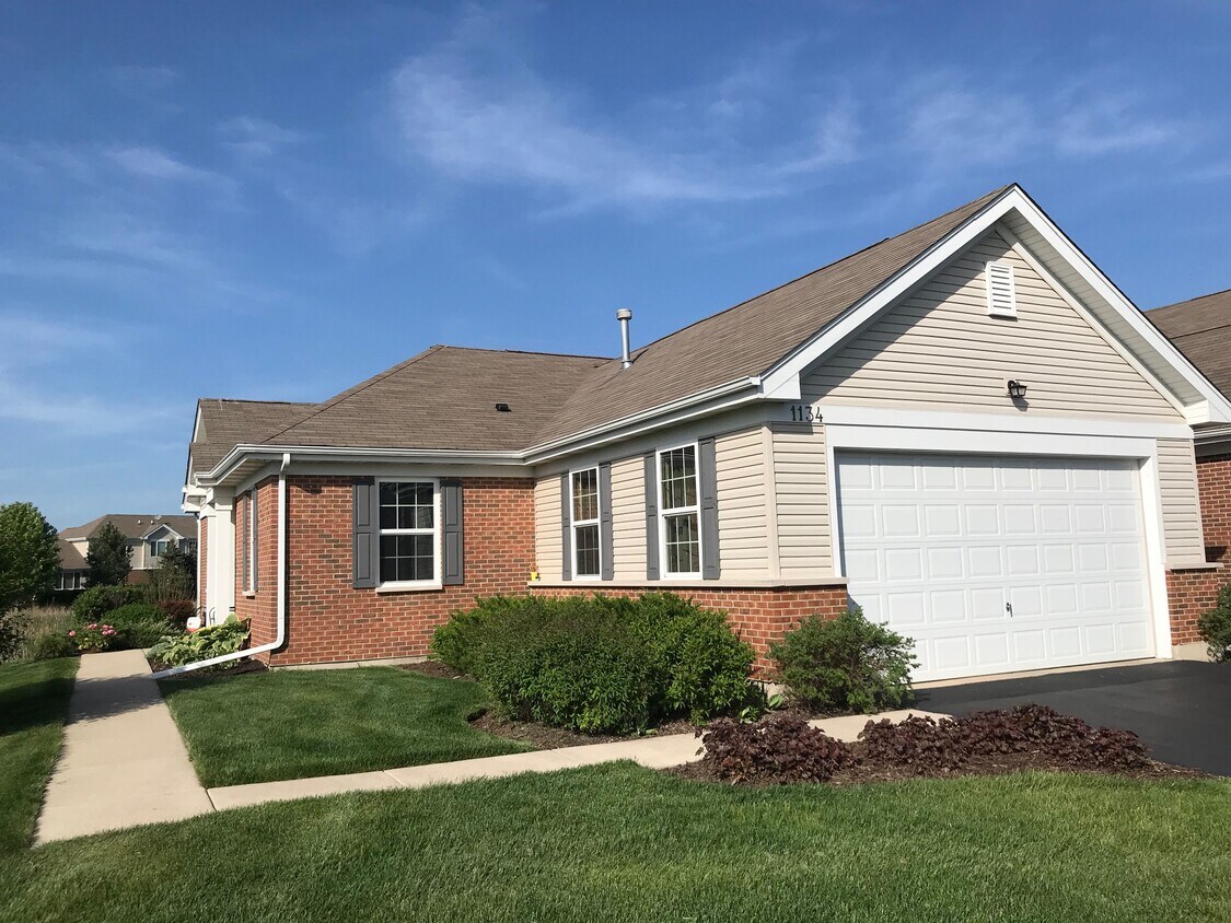 1134 Draper Rd, McHenry, IL 60050 Townhome Rentals in McHenry IL