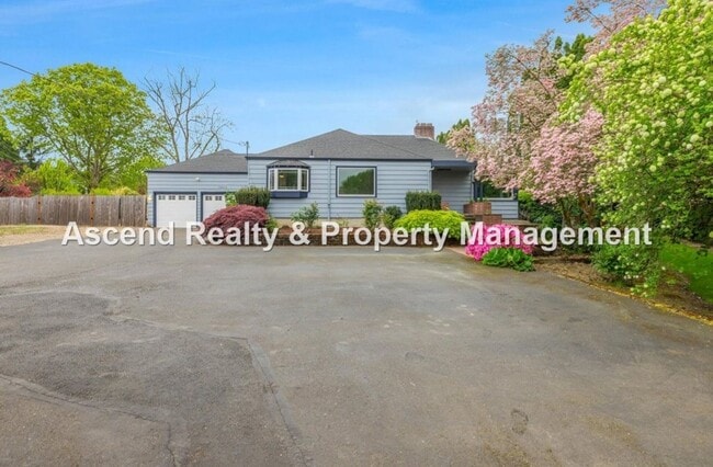 Building Photo - Available NOW! 3 Level 4bed/3bath Convenie...