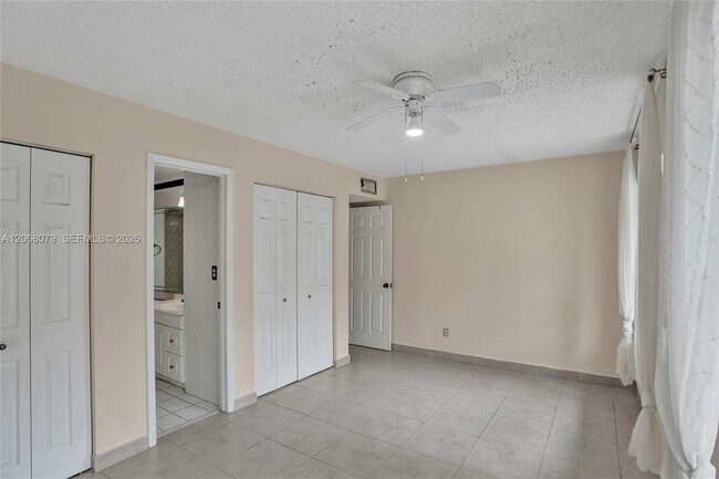 Foto del edificio - 5555 Ludlam Rd
