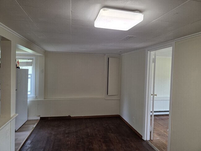 Building Photo - 205 Haussauer Rd