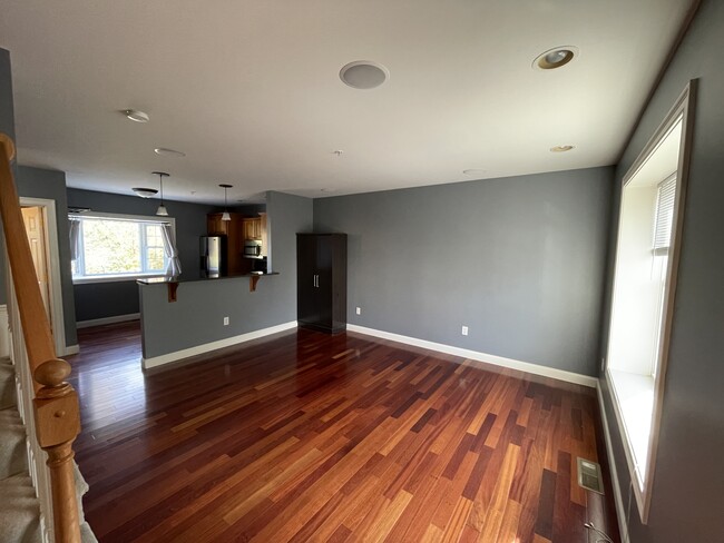 Living area - 1039 Islington St