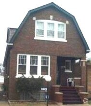 Building Photo - 548 E 89th St
