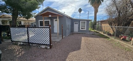 Building Photo - 315 W Palma St