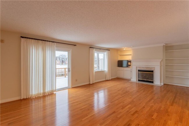 Foto del edificio - 6876 Northcrest Way E