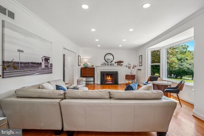 Building Photo - 11705 Admirals Ct