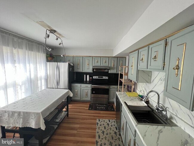 Foto del edificio - 15939 Yukon Ln