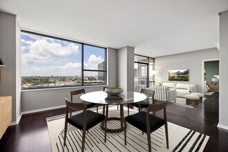 Building Photo - 15 Greenway Plz