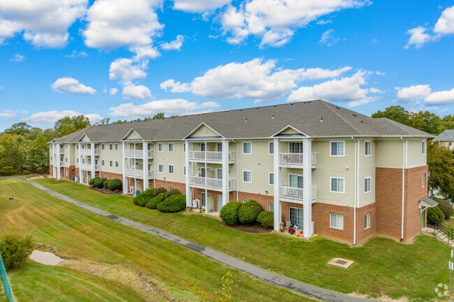 Foto principal - Kings Crest Seniors Apartments