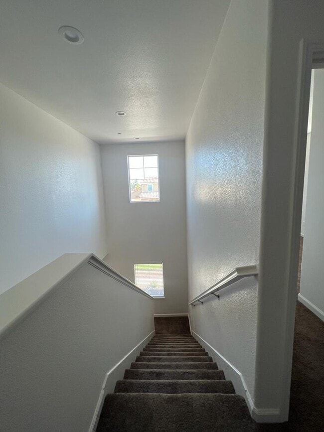 Foto del edificio - Welcome to modern living in a secure, gated community!