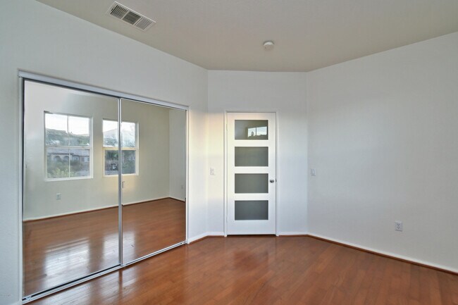 Foto del edificio - 17977 Lost Canyon Rd