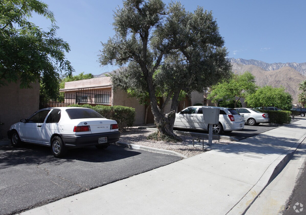 Foto del edificio - 555 E Cottonwood Rd