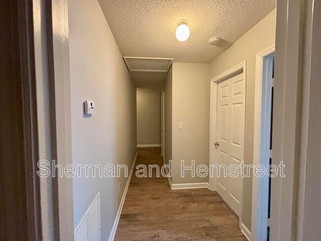 Building Photo - 406 Commons Dr