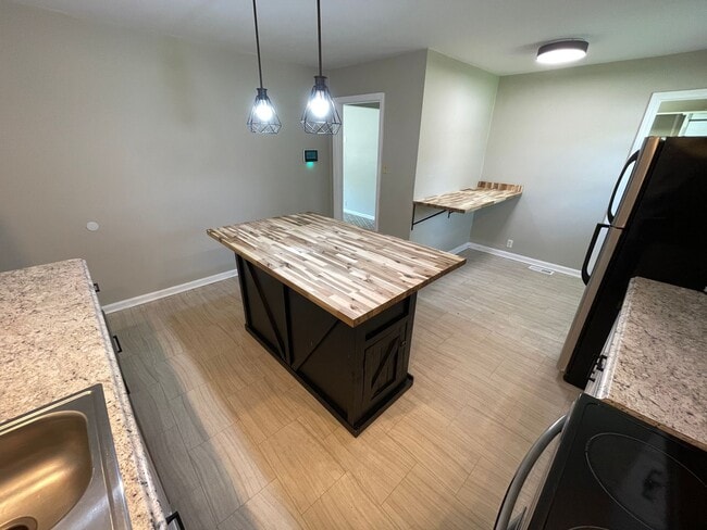 Building Photo - 1608 Bonnie Brae Dr