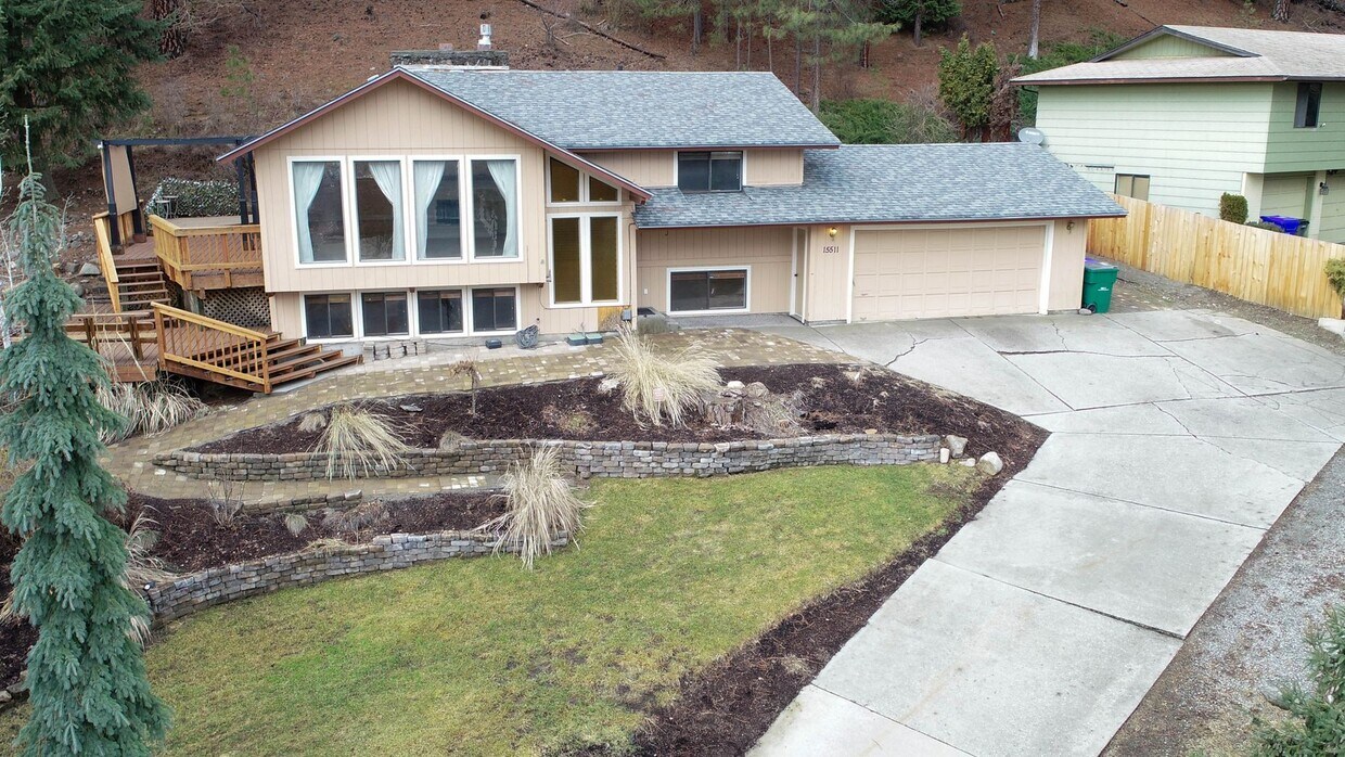 Foto principal - 4 Bed 3 Bath North Side Home nearly 2400 s...