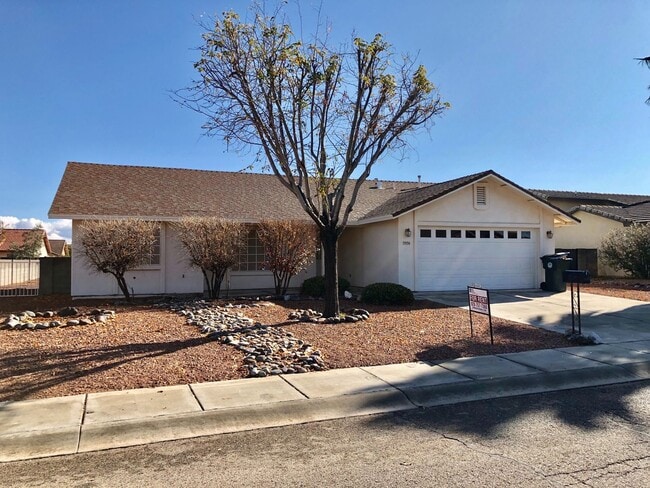 Building Photo - Great Home 3 Bedroom Home in Beautiful Nei...